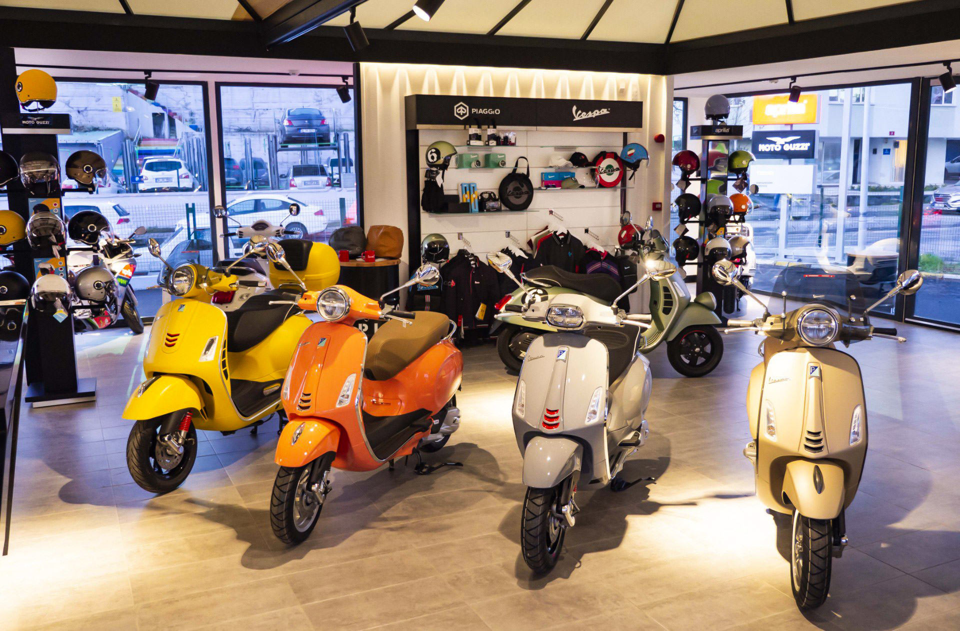 Piaggio открыл 500-й скутер-салон Piaggio открыл 500-й скутер-салон